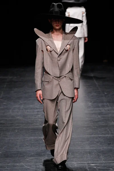Look 35